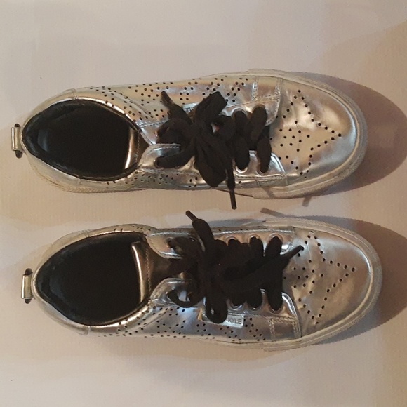 Kendal and Kylie silver sneakers - Picture 1 of 3